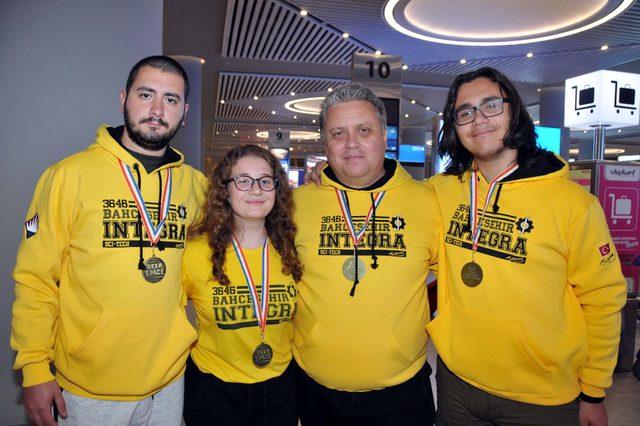 ABD’de tarih yazan Türk öğrenciler İstanbul’da