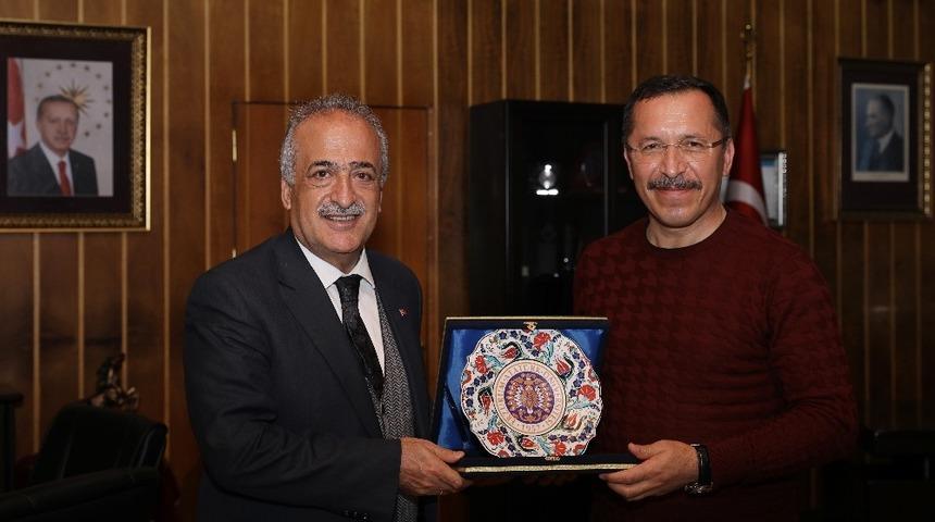 Pamukkale &Uuml;niversitesi Rekt&ouml;r&uuml; Bağ&rsquo;dan, Rekt&ouml;r &Ccedil;omaklı&rsquo;ya ziyaret