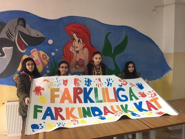 Öğrencilerden ‘Farklılığa Farkındalık Kat’ projesi