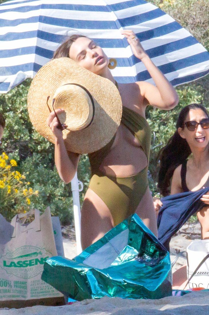 Emily Ratajkowski Malibu plajlarının en cesuru G4