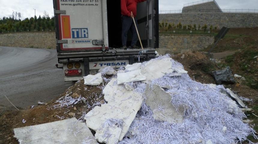 Gebze&rsquo;de boş araziye ka&ccedil;ak atık d&ouml;ken firmaya ceza