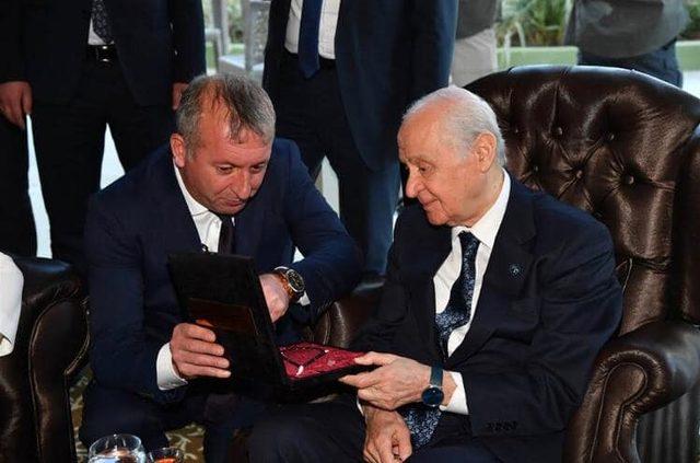 Başkan Aydın, MHP lideri Bahçeli’ye Sanat-ı Tesbih hediye etti