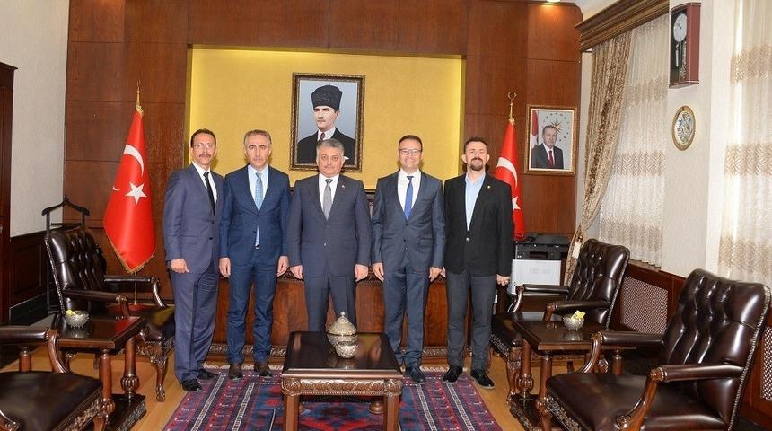 Triatlon Federasyon Başkanı Vali Yazıcı&rsquo;yı ziyaret etti