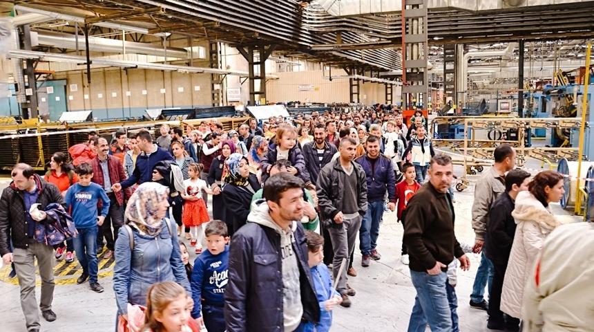 Petlas Lastik Fabrikası &ccedil;alışanları, &ccedil;ocuklarına &ccedil;alıştıkları fabrikayı tanıttı