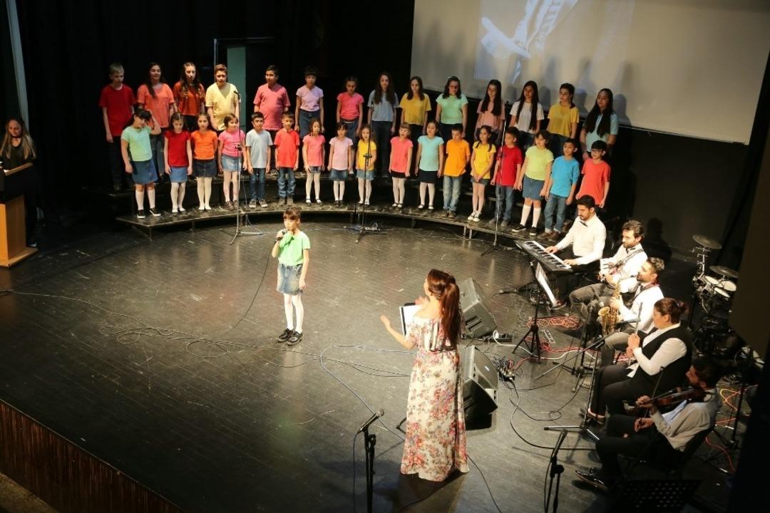 Odunpazarı&rsquo;nda 23 Nisan coşkusu s&uuml;r&uuml;yor