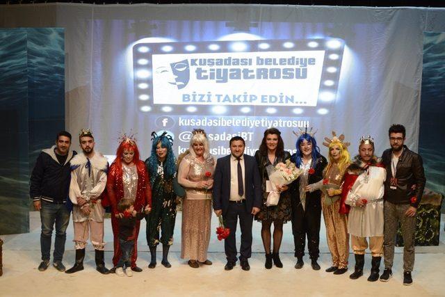 Kuşadası Belediye Tiyatrosu, Denizli’deki şenliğe katıldı