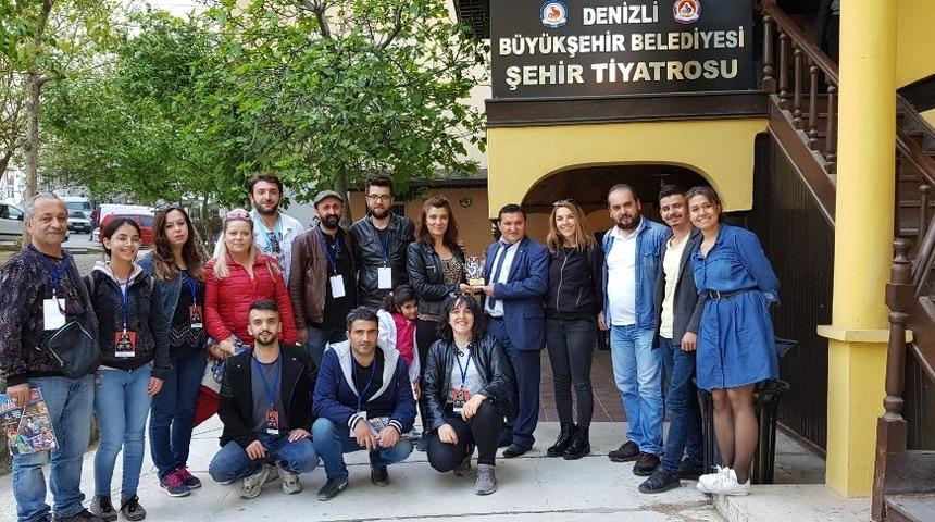 Kuşadası Belediye Tiyatrosu, Denizli&rsquo;deki şenliğe katıldı