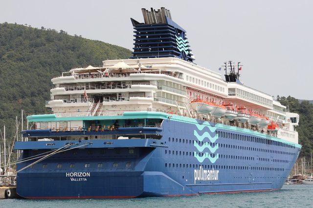 Bin 572 turisti taşıyan kruvaziyer, Marmaris Limanı’na demirledi