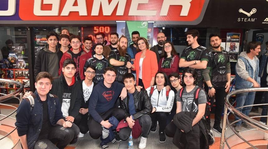 İzmit&rsquo;te League Of Legends turnuvasına yoğun ilgi