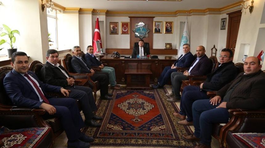 Başkan Din&ccedil;er&rsquo;e ziyaretler s&uuml;r&uuml;yor