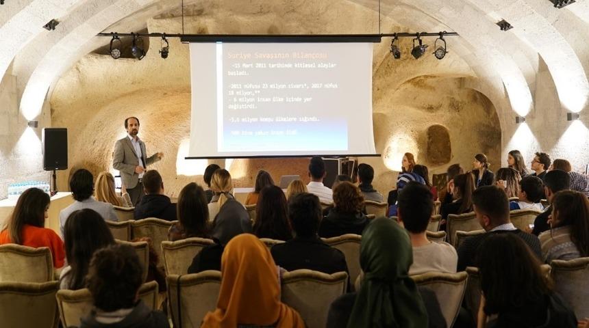 Bezirhane&rsquo;de Suriyeli sığınmacılar konuşuldu