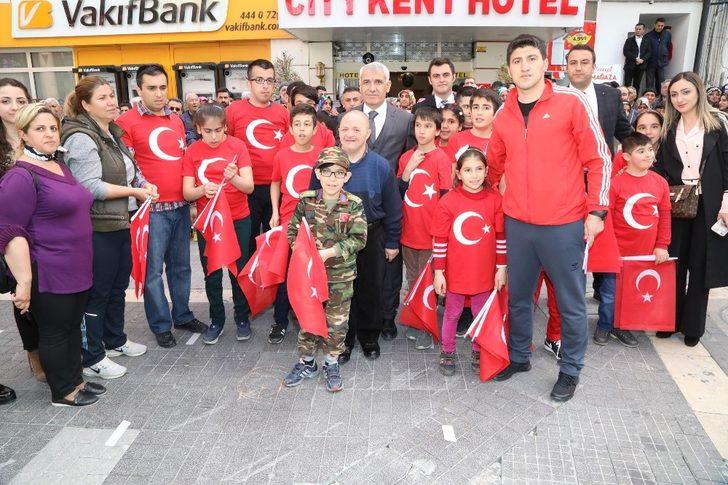 Çocuklar Şemsiye sokakta bayramlarını coşku ile kutladı G3