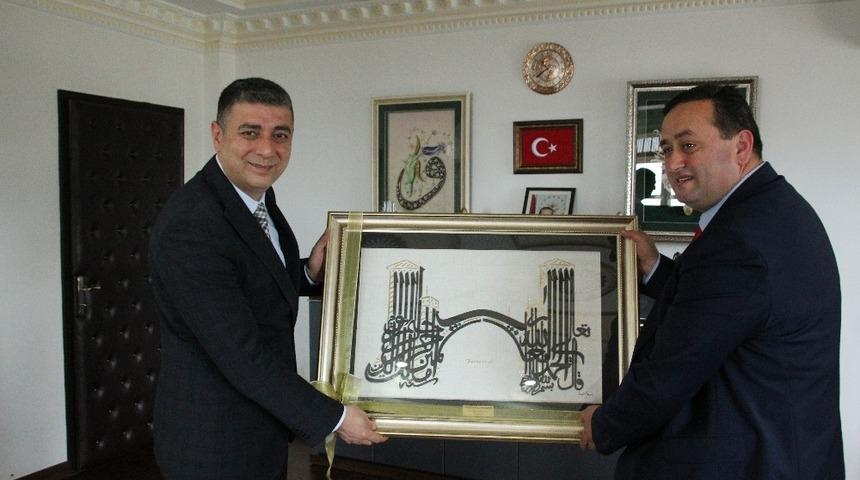 Başkan Yanmaz Kaymakam &Ouml;zt&uuml;rk&rsquo;&uuml; ziyaret etti