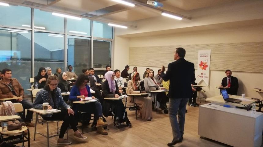&Uuml;lkemizi yabancı uyruklu &ouml;ğrencilere anlattı