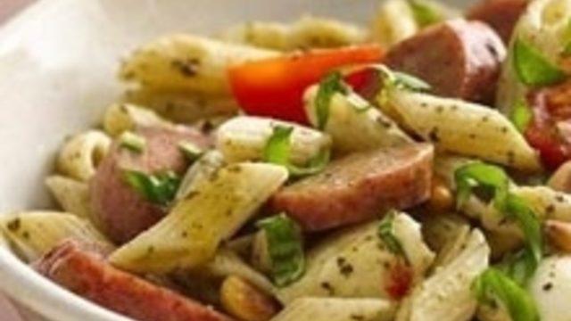 Sosisli ve Domatesli Makarna