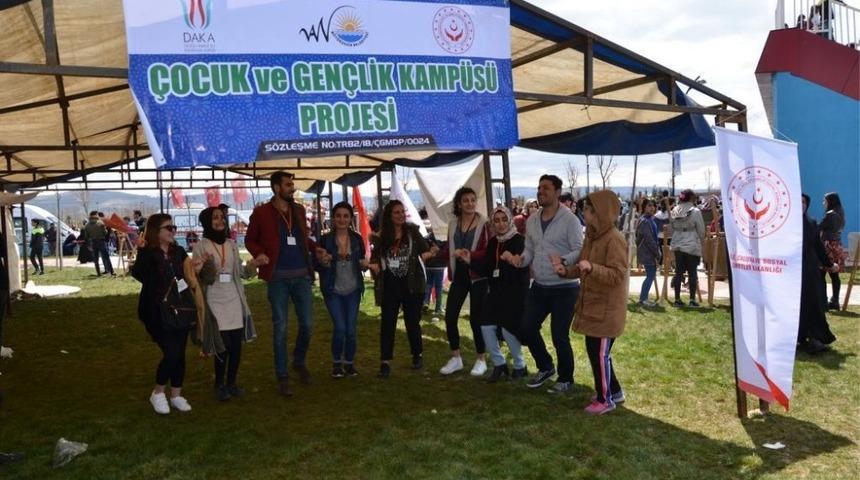 &Ccedil;ocukların &lsquo;23 Nisan&rsquo; dayanışması