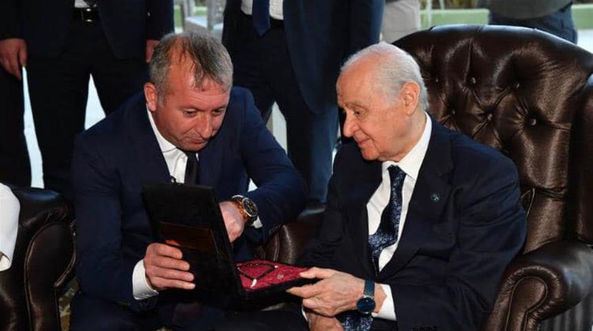 MHP Lideri Bah&ccedil;eli'ye &ccedil;ok &ouml;zel tespih