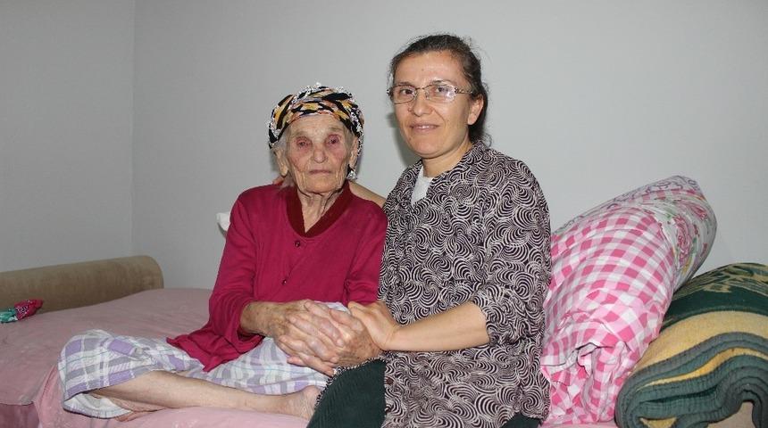 Alzheimer hastası yaşlı kadının evi onarıldı