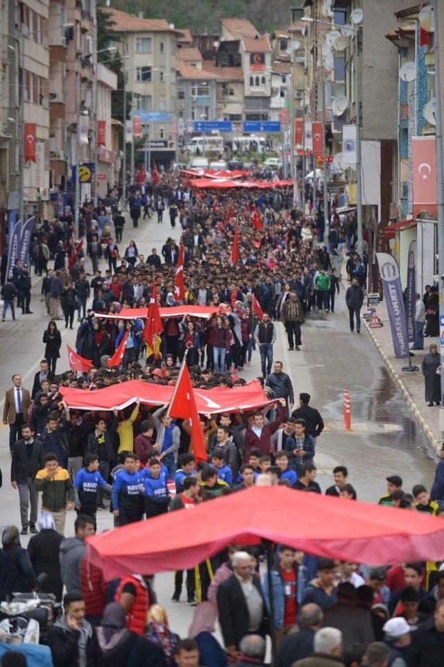 Fransa’daki sözde “Ermeni soykırımı anma günü” protesto edildi