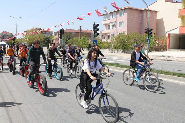 Liseliler, kötü alışkanlıklara karşı bisiklet festivali düzenledi