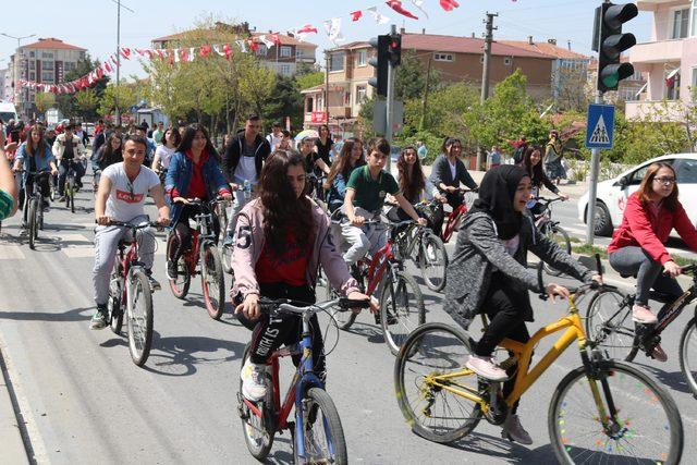 Liseliler, kötü alışkanlıklara karşı bisiklet festivali düzenledi