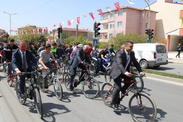 Liseliler, kötü alışkanlıklara karşı bisiklet festivali düzenledi