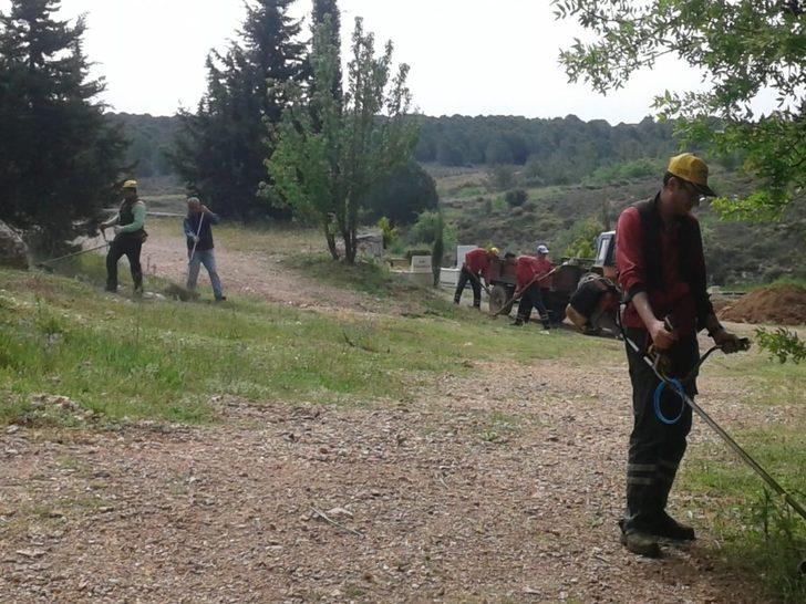 Ayvalık’ta kabristanlarda temizlik G2