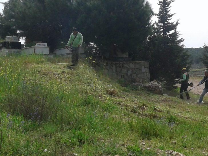 Ayvalık’ta kabristanlarda temizlik G4