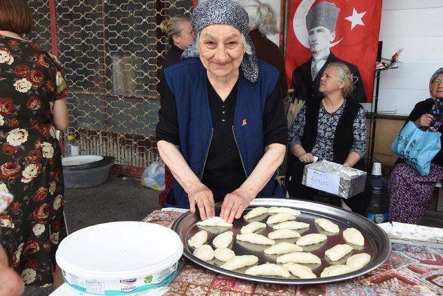 Taşocağına verilen ÇED iptal edilince pişi yapıp dağıttılar