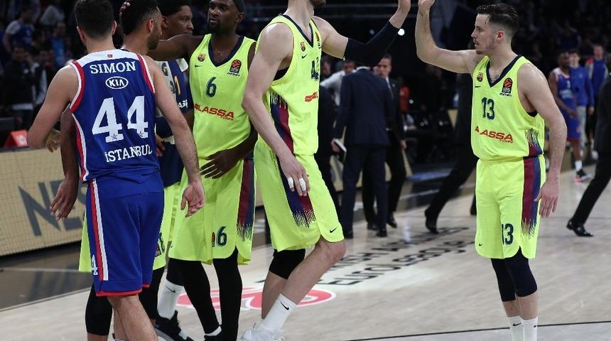 Anadolu Efes, Barcelona&rsquo;yı deplasmanda ezdi ge&ccedil;ti