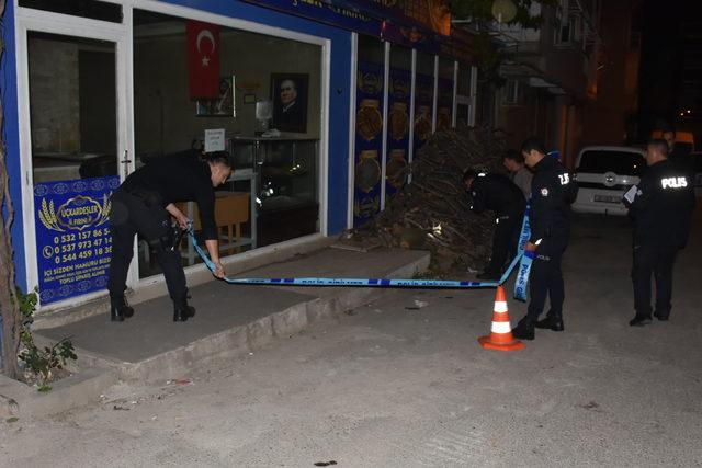 İzmir'de, sokak ortasında silahlı saldırıya uğrayan kişi öldü