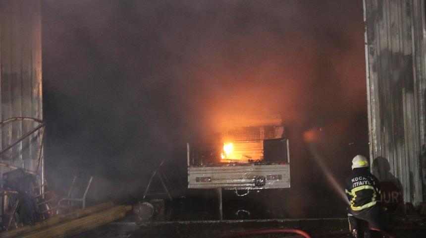 Kocaeli'de Kartepe Belediyesine ait depoda yangın