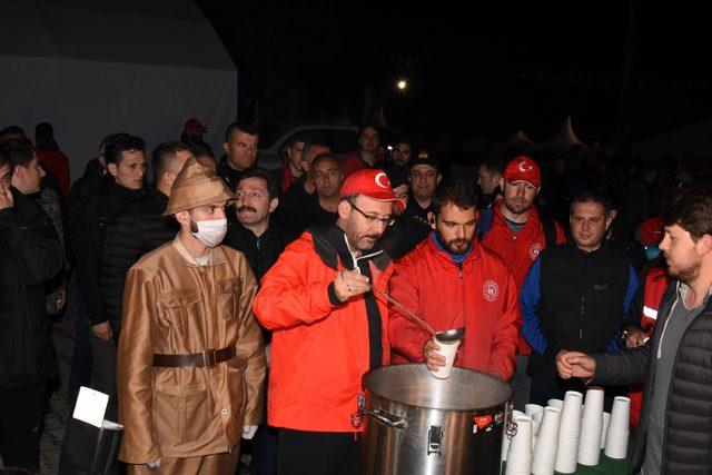 Çanakkale'de 8 bin Türk, dedelerinin izinde yürüdü