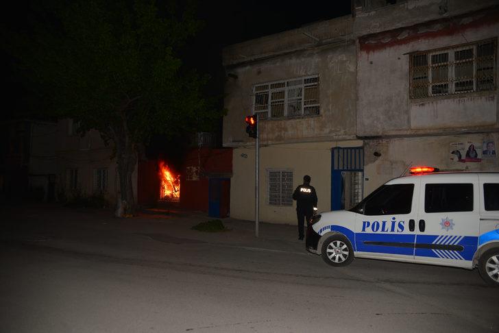 Korkunç anlar!  Evi ateşe verip, kendisini içeri kapattı G2