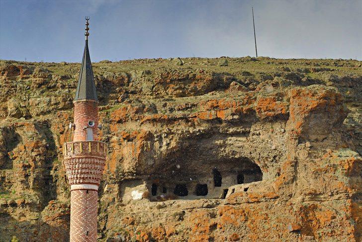 Sakaeli Kaya Mezarları ziyaretçilerini bekliyor G1