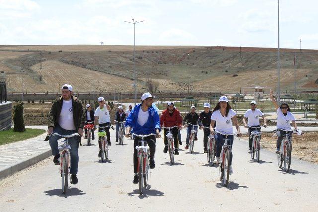 Bayburt Üniversitesi öğrencileri ‘Geleceğe Pedal Çevirdi’