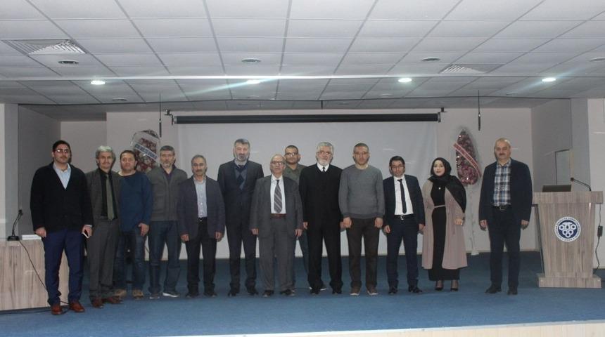 Binali Yıldırım &Uuml;niversitesinde &ldquo;Edebiyat Hayata D&acirc;hil Olursa&rdquo; s&ouml;yleşisi