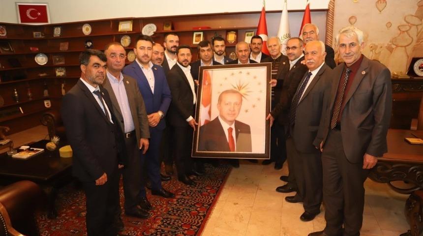 Belediye Başkanı Rasim Arı&rsquo;ya tebrik ziyaretleri s&uuml;r&uuml;yor