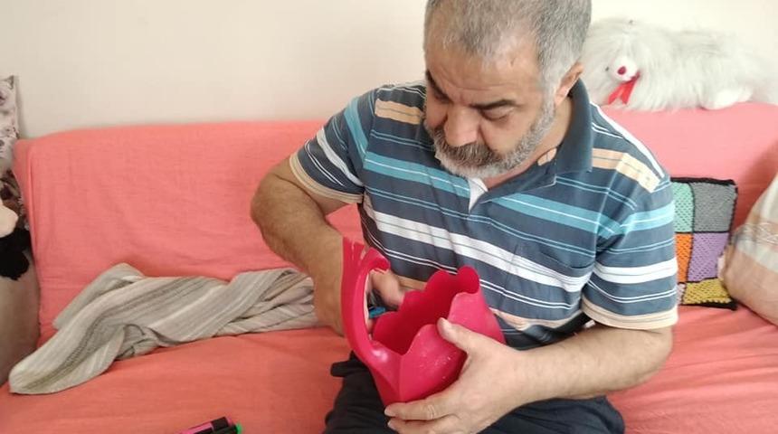 &Ccedil;&ouml;pe gidecek deterjan kutularını sanat eserine &ccedil;evirdi