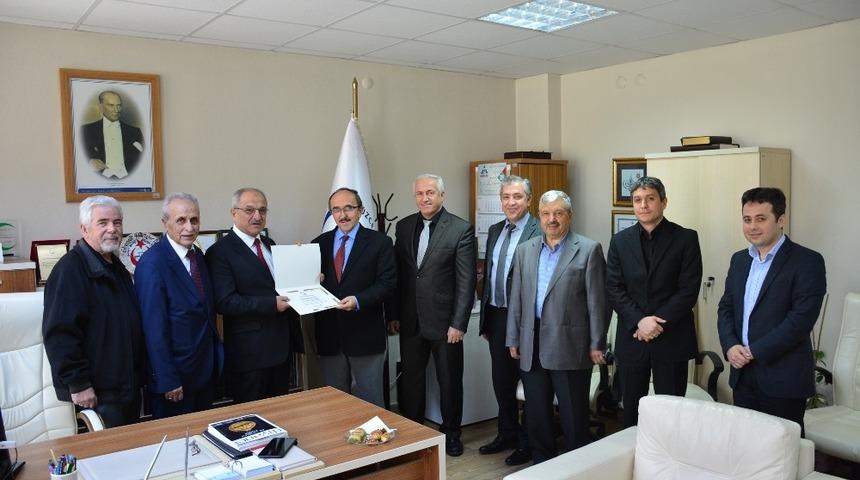 Prof. Dr. Erbay &uuml;niversiteye 3 bin ciltlik eser bağışladı