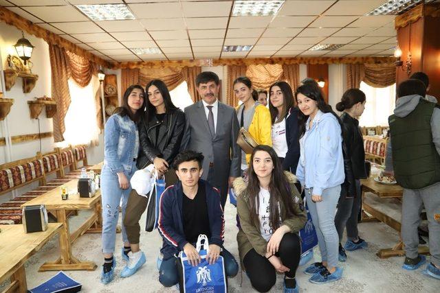 Batumlu öğrencilerden Başkan Aksun’a ziyaret