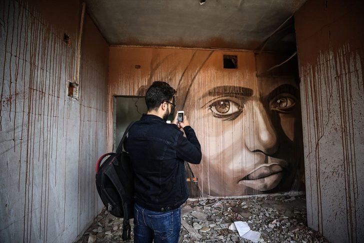 Gazze'de enkazlar arasındaki sıra dışı sergi   G2