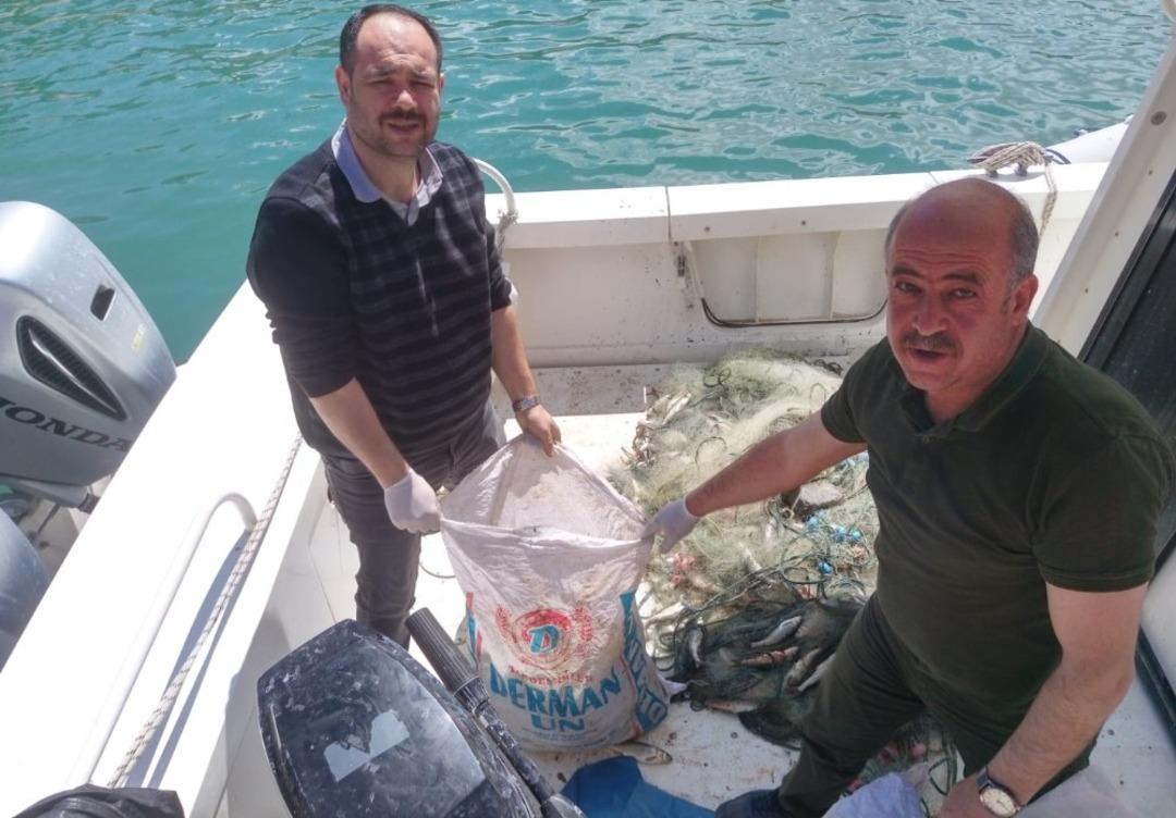 İpekyolu il&ccedil;esinde ka&ccedil;ak avlanmış 100 kilo inci kefali ile 200 metre misina ağ ele ge&ccedil;irildi