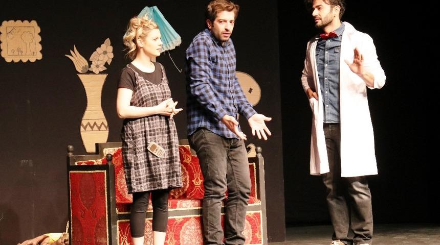 Van’da tiyatro oyunu büyük beğeni aldı