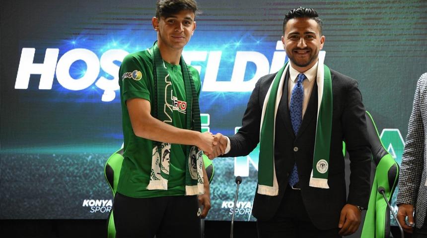 Konyaspor, Ali Karakaya ile profesyonel sözleşme imzaladı