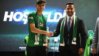 Konyaspor, Ali Karakaya ile profesyonel sözleşme imzaladı