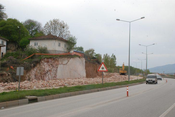 Kaya parçası üzerindeki ev görenler şaşırıyor G5