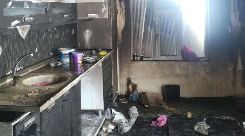 Evi yanana vatandaş yetkililerden yardım bekliyor