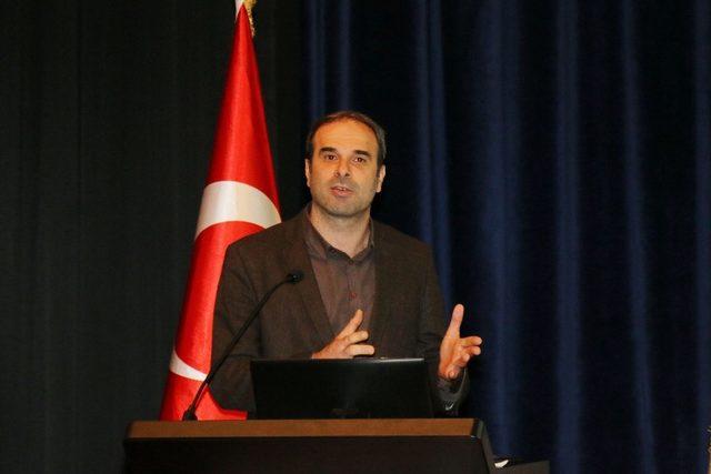 Doç. Dr. Ahmet Zengin: 