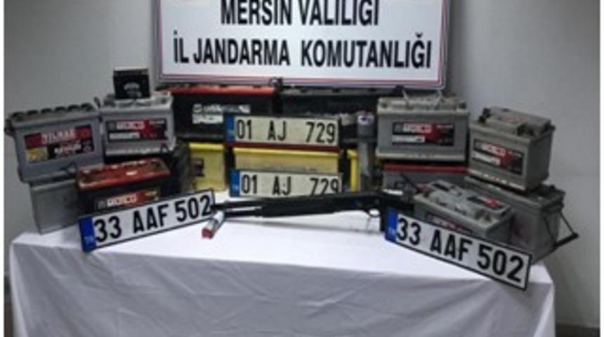 Ak&uuml; hırsızı jandarmadan ka&ccedil;amadı